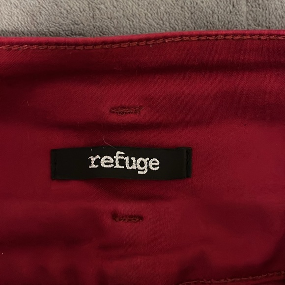 Dark red shorts! - Picture 3 of 3